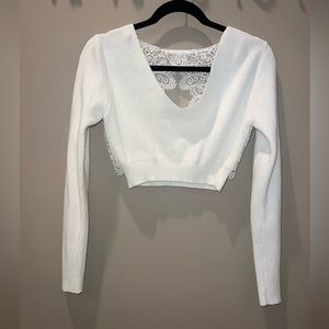 En crème/ sweater/size small